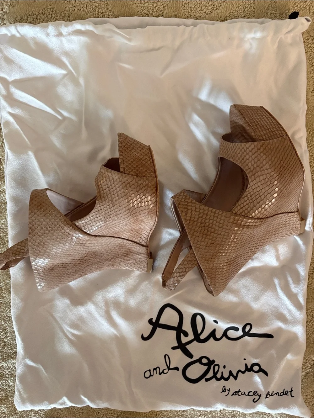 Alice + Olivia vintage stylish